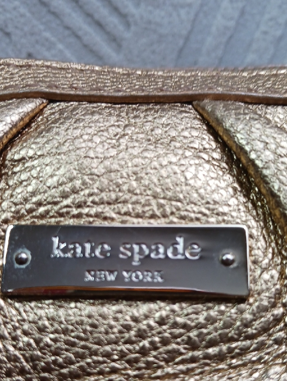 Kate Spade Gold Metallic Refined Grain Leather Crossbody Bag - Picture 2 of 6